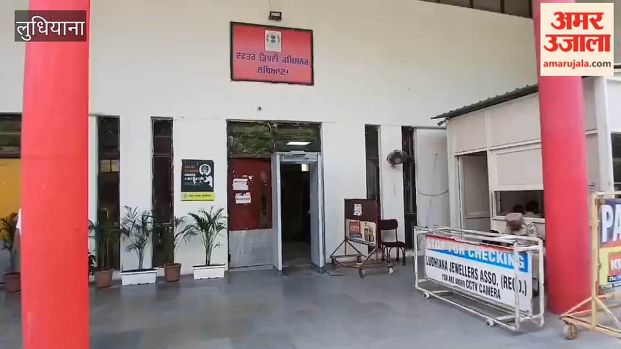 Government employees in Ludhiana staged a 'pen-down' strike.