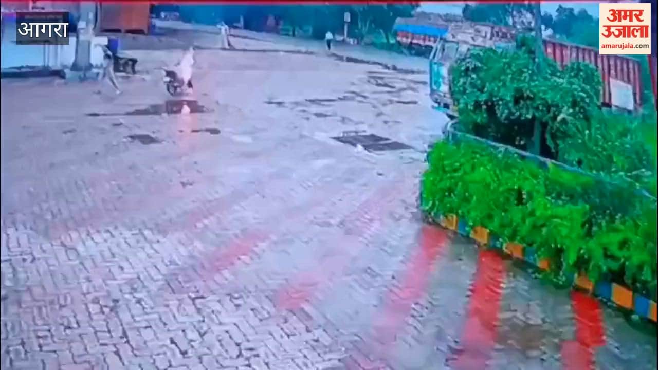 Motorcycle catches fire; rider abandons it and flees; petrol pump staff extinguish the flames using fire extinguishers.