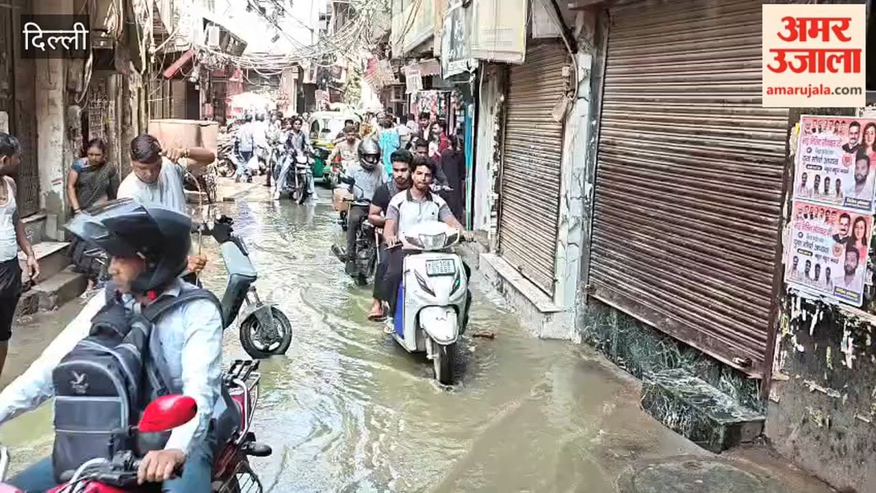 Sewage water on the streets of Delhi's Baljit Nagar