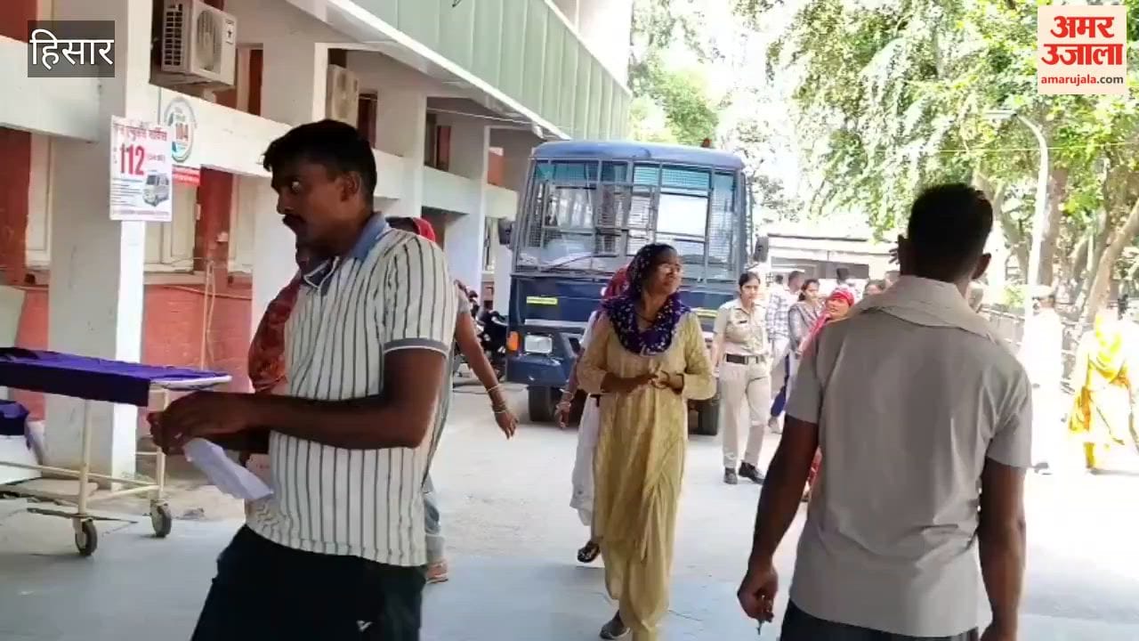 Administration and striking workers at loggerheads over sanitation arrangements in Hansi.