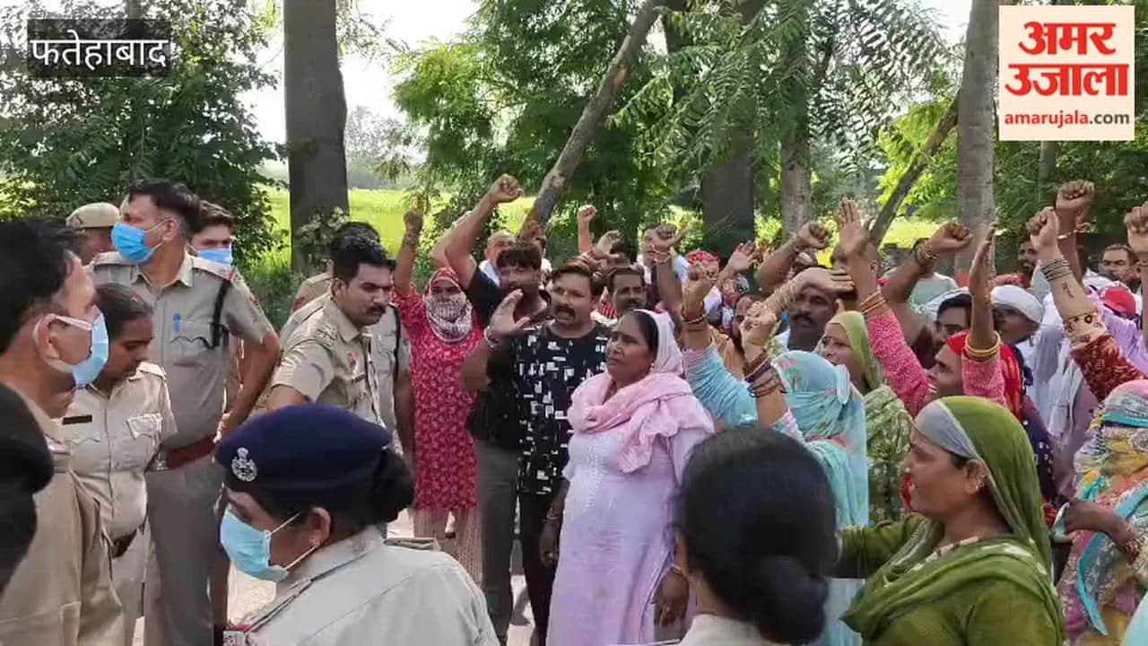Fatehabad: Garbage cleared under police guard; protesting employees detained.