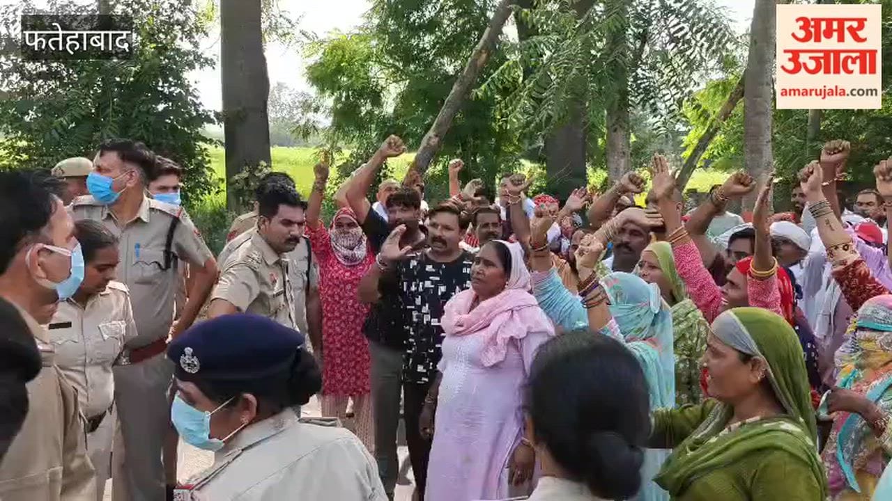 Fatehabad: Garbage cleared under police guard; protesting employees detained.