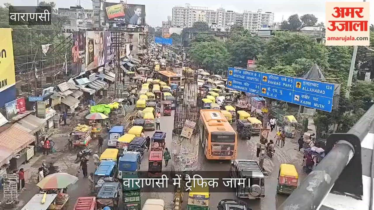 Traffic jam on Englishia Line caused by the arbitrary behavior of auto-rickshaw drivers in varanasi