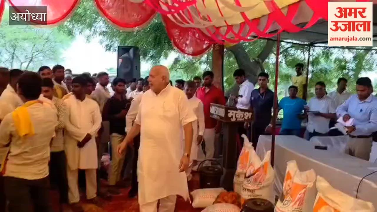 अयोध्या: बाढ़ पीड़ित 150 परिवारों को बांटी राहत किट, अब तक 2000 किट वितरित