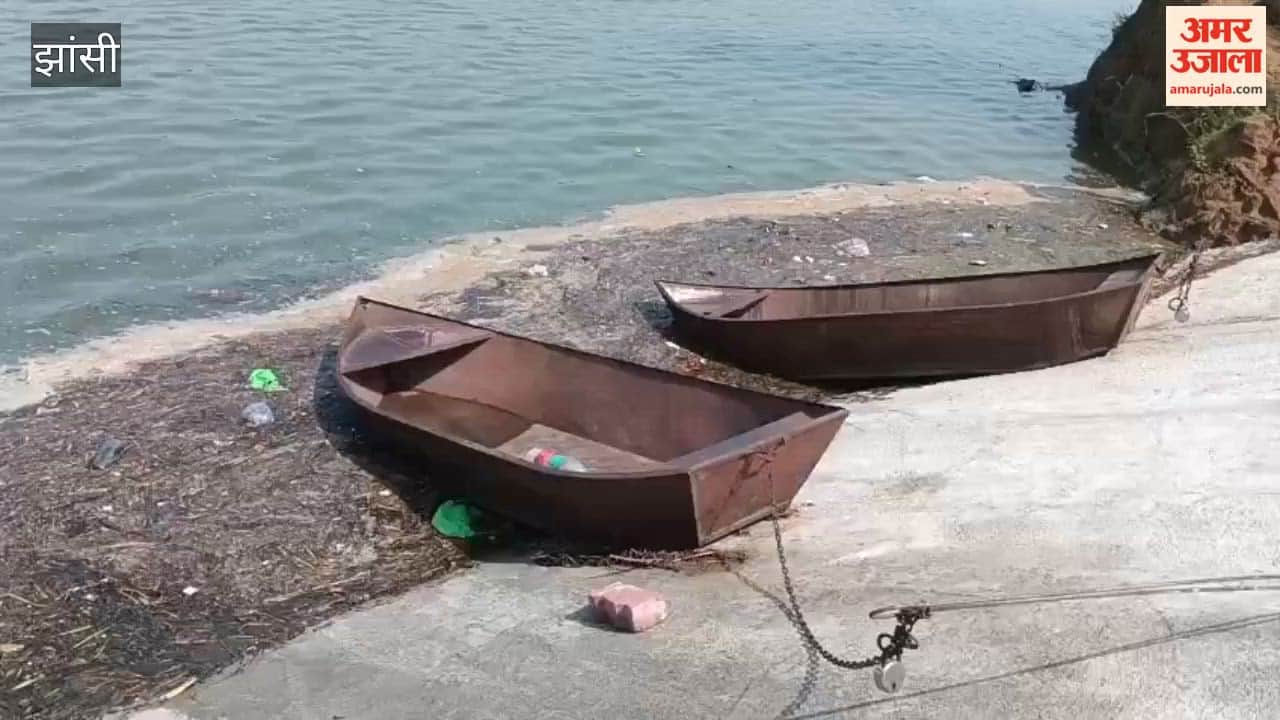 Boat capsizes in Betwa River near Notghat Bridge; two brothers missing.