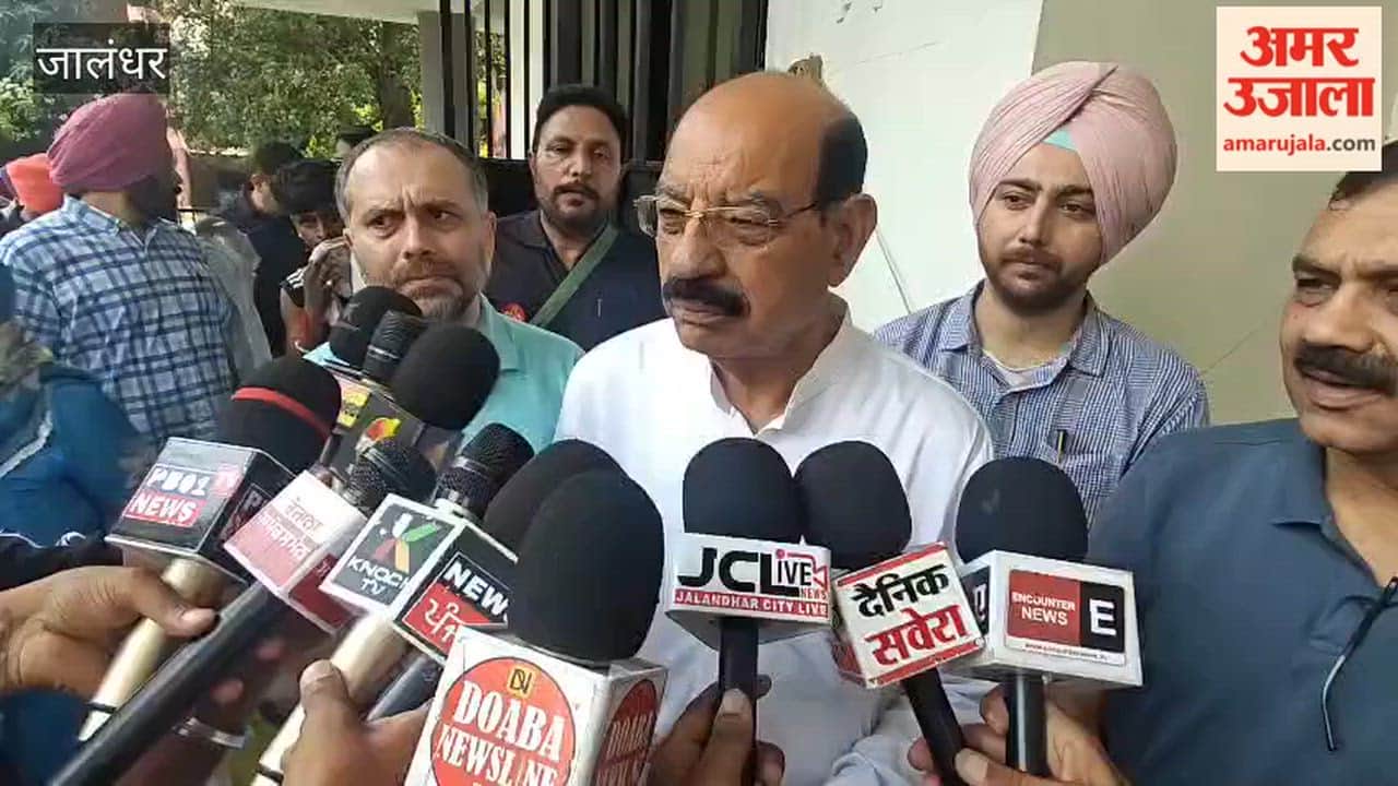 Cabinet Minister Mohinder Bhagat arrived at Jalandhar Civil Hospital.