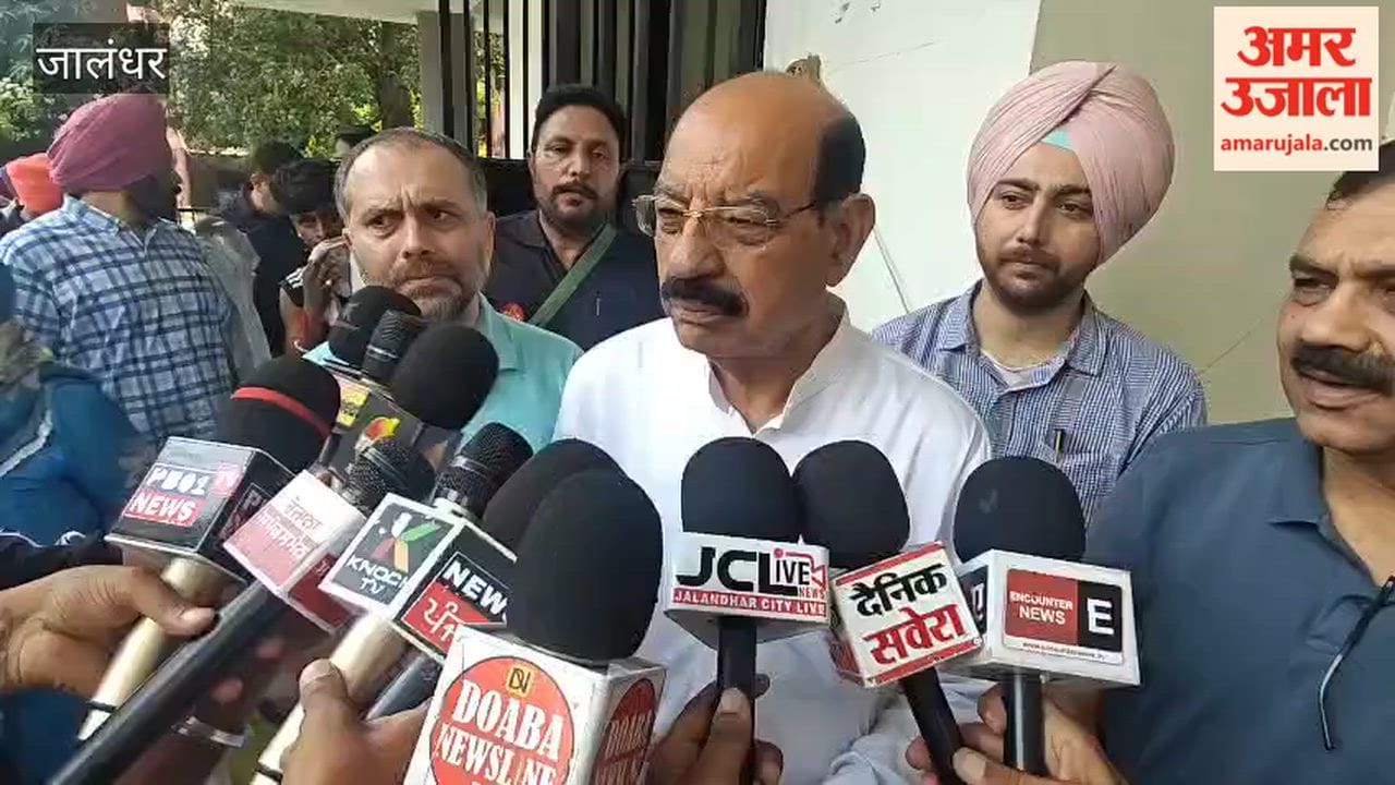 Cabinet Minister Mohinder Bhagat arrived at Jalandhar Civil Hospital.