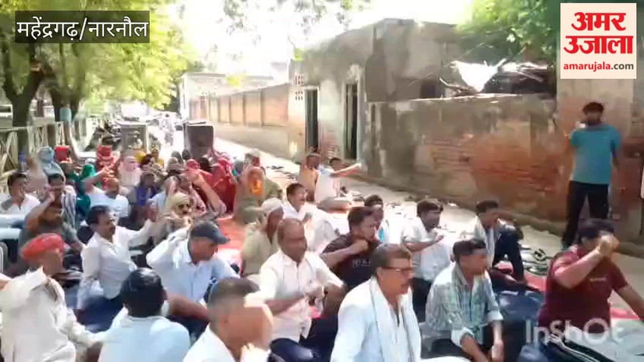 The strike by sanitation workers in Narnaul continued for the 34th day; the workers did not accept the notices.