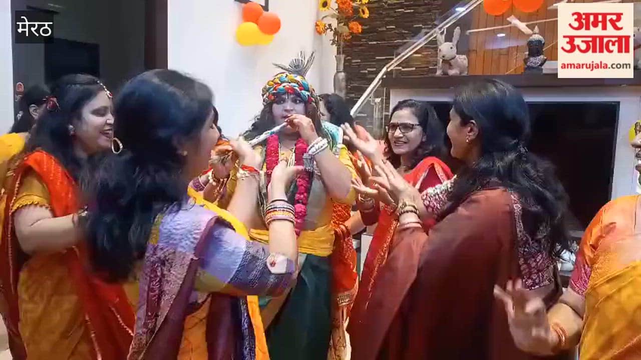 The Vrinda Radha Sakhi gossip group celebrated the Shri Krishna Chhathi Mahotsav.