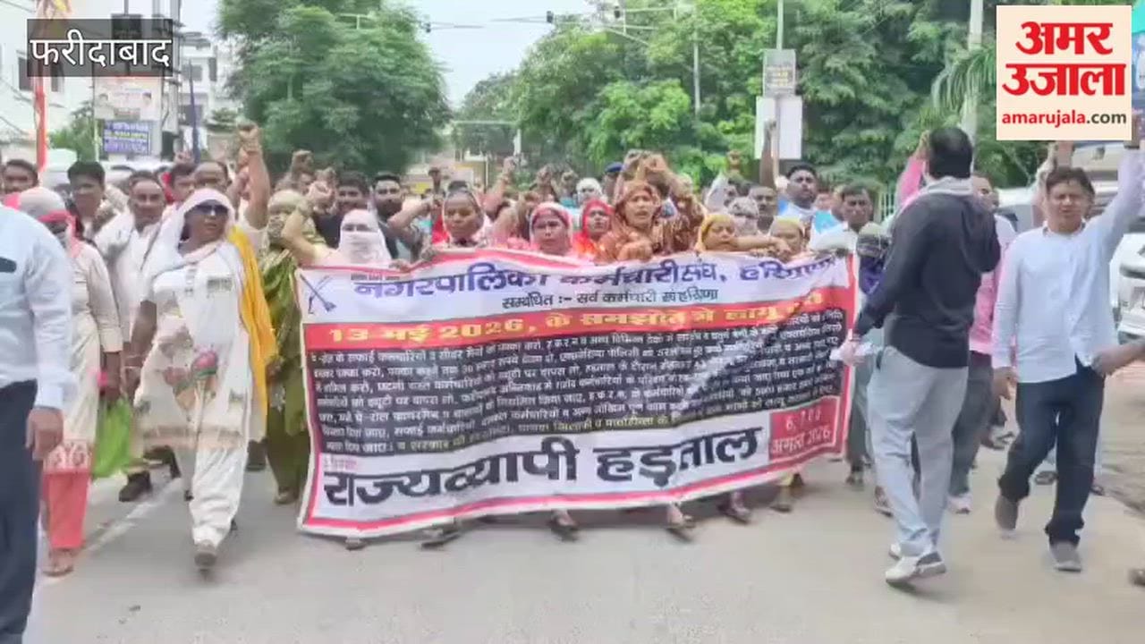 Sanitation workers in Faridabad submitted memorandum to Krishnapal Gurjar