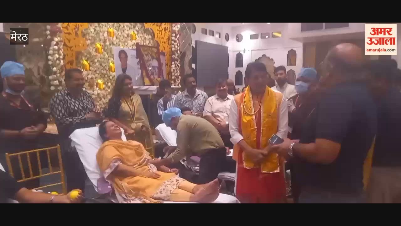 Meerut: Blood donation camp organized at Rangmahal; MP Arun Govil presented certificates.