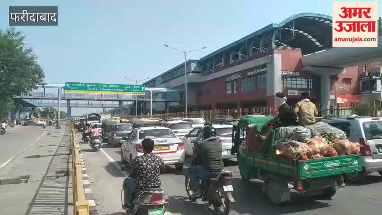 Commuters faced inconvenience due to a traffic jam on the Delhi-Agra Highway