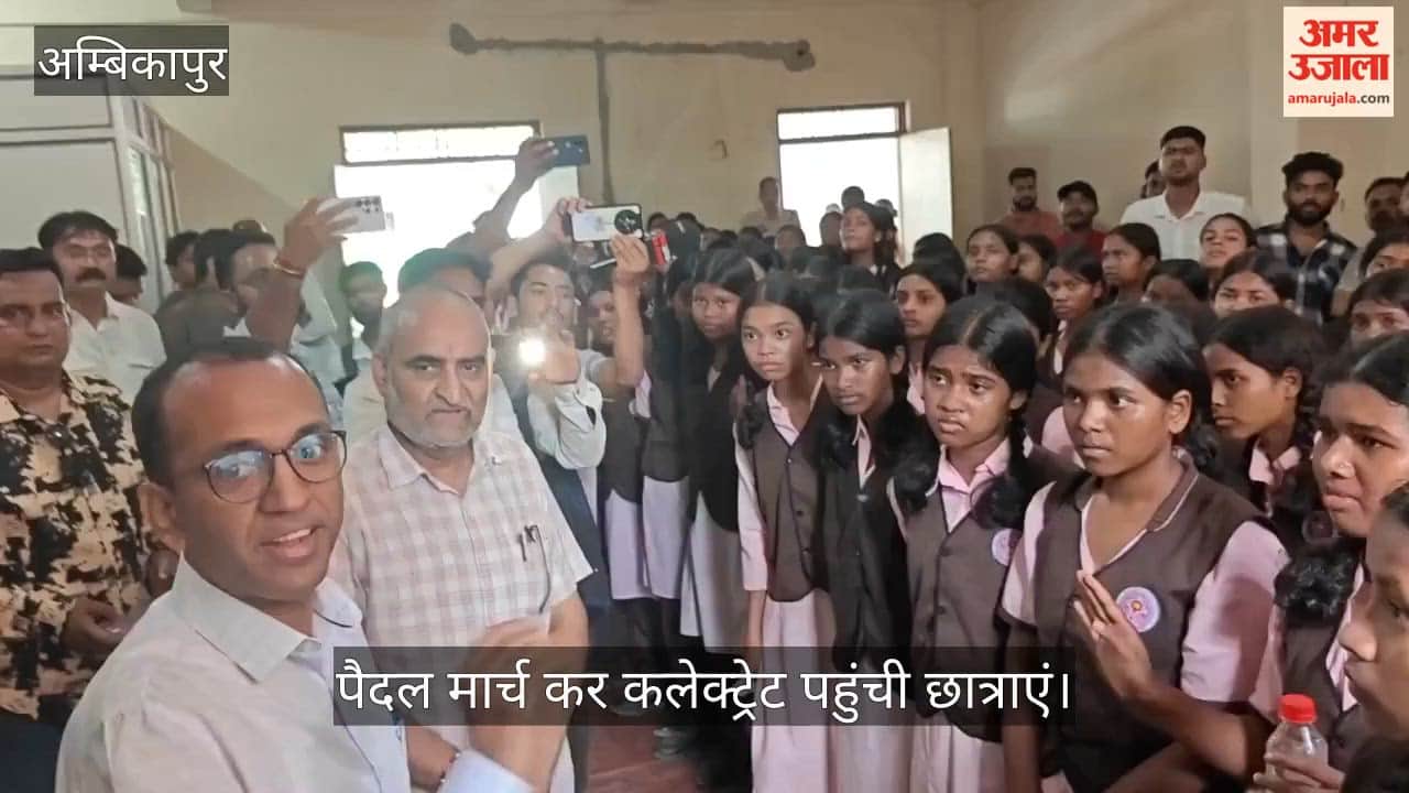 250 girl students of Eklavya Residential School marched 20 km on foot to meet the Collector.