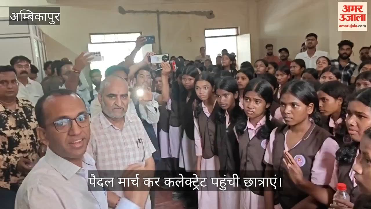 250 girl students of Eklavya Residential School marched 20 km on foot to meet the Collector.