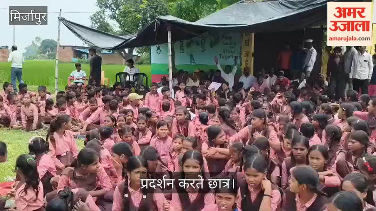 Students protest for road of primary school in mirzapur
