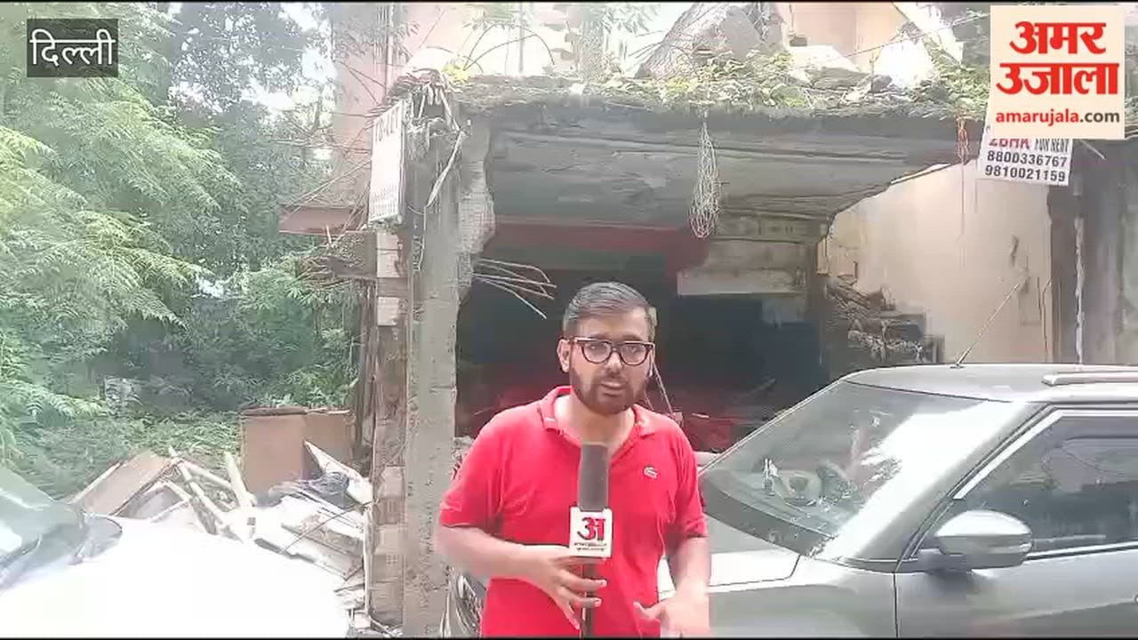 building collapsed in Satya Niketan in 2022