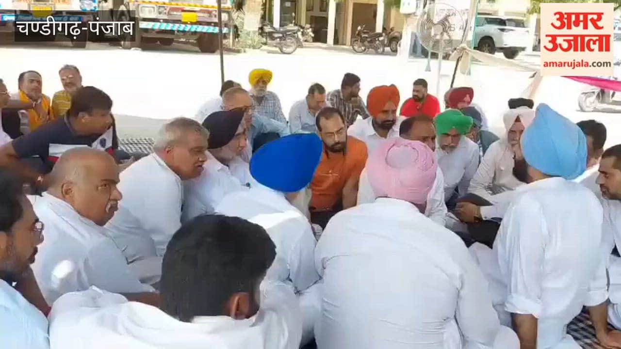 Commission agents association protest continues for the 22nd day.