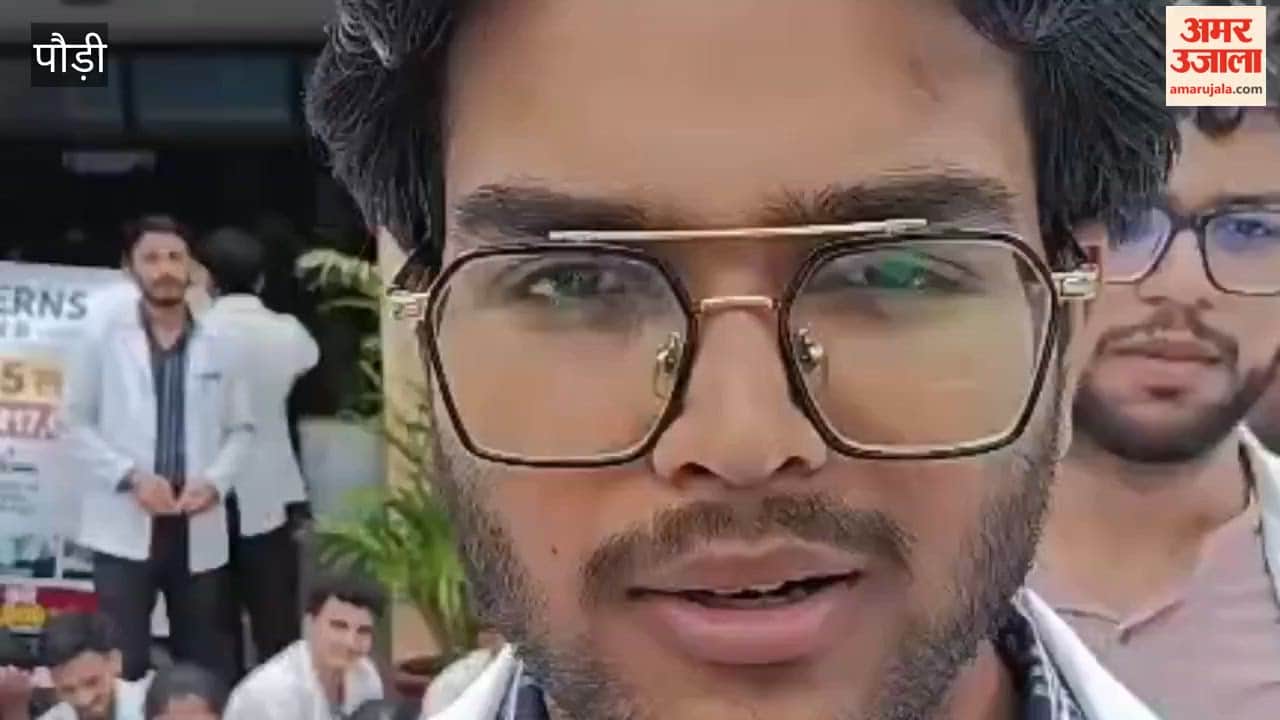 Srinagar: MBBS interns at the medical college launch a protest demanding a hike in their stipend