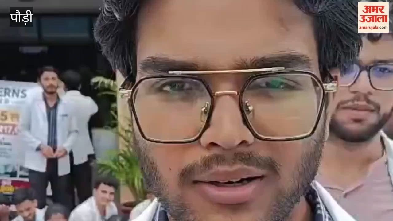 Srinagar: MBBS interns at the medical college launch a protest demanding a hike in their stipend