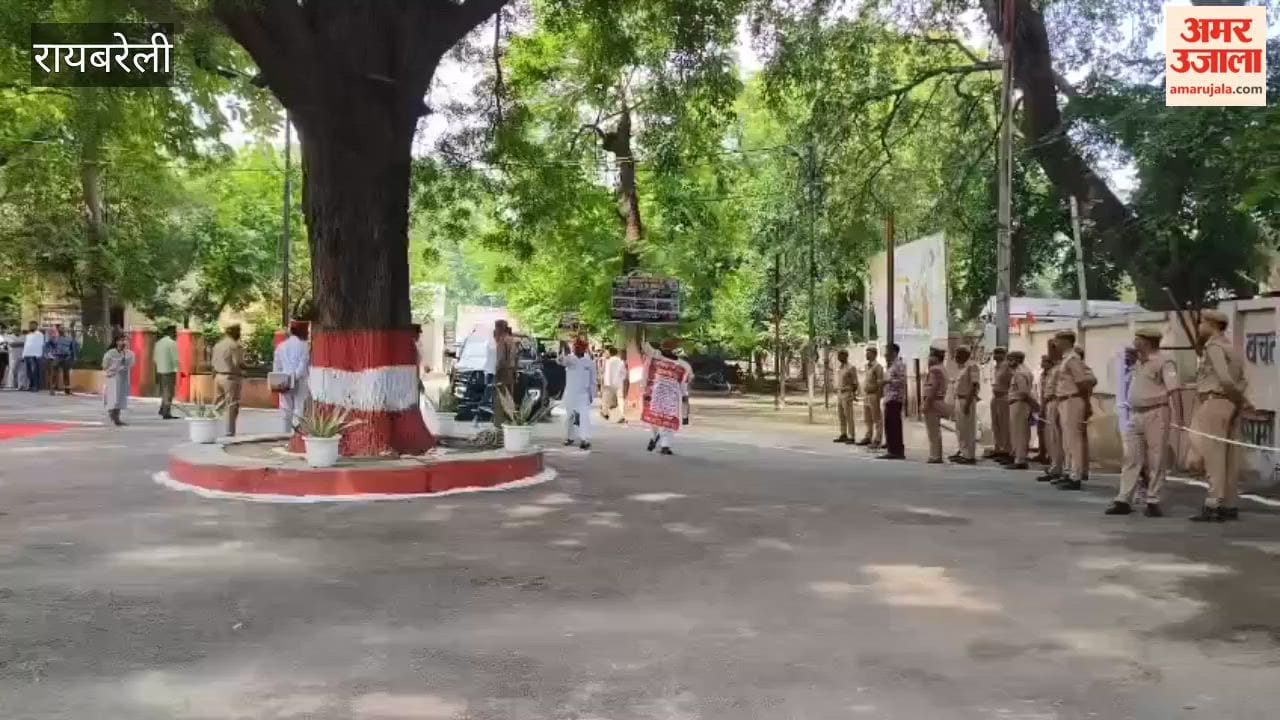 रायबरेली में दिशा की बैठक से पहले सपाइयों का हंगामा, पुलिस से नोकझोंक