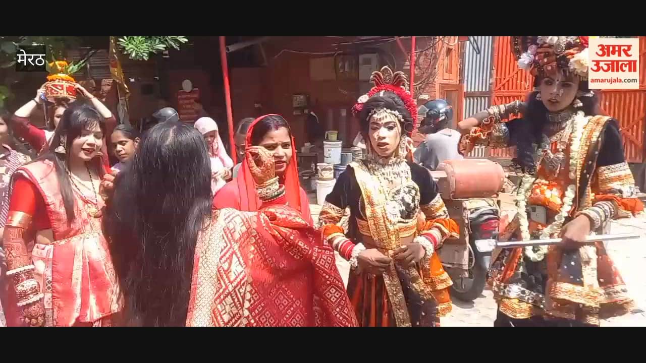 Meerut: Krishna Janmashtami Chhathi Mahotsav Yatra Taken Out from Sati Temple, Artists Dance with Devotees