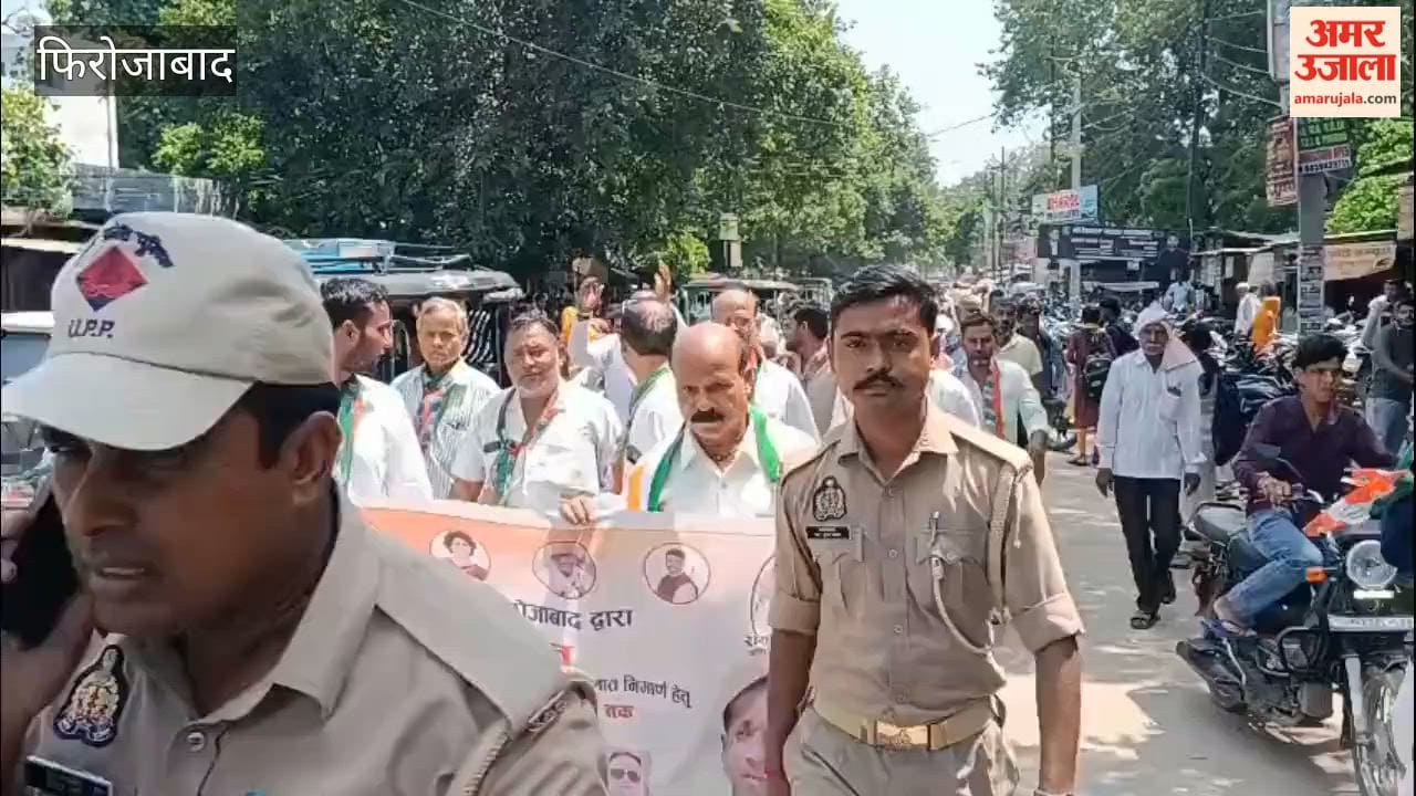 Congress members raised slogans against the Tehsil administration and the SDM over public grievances.