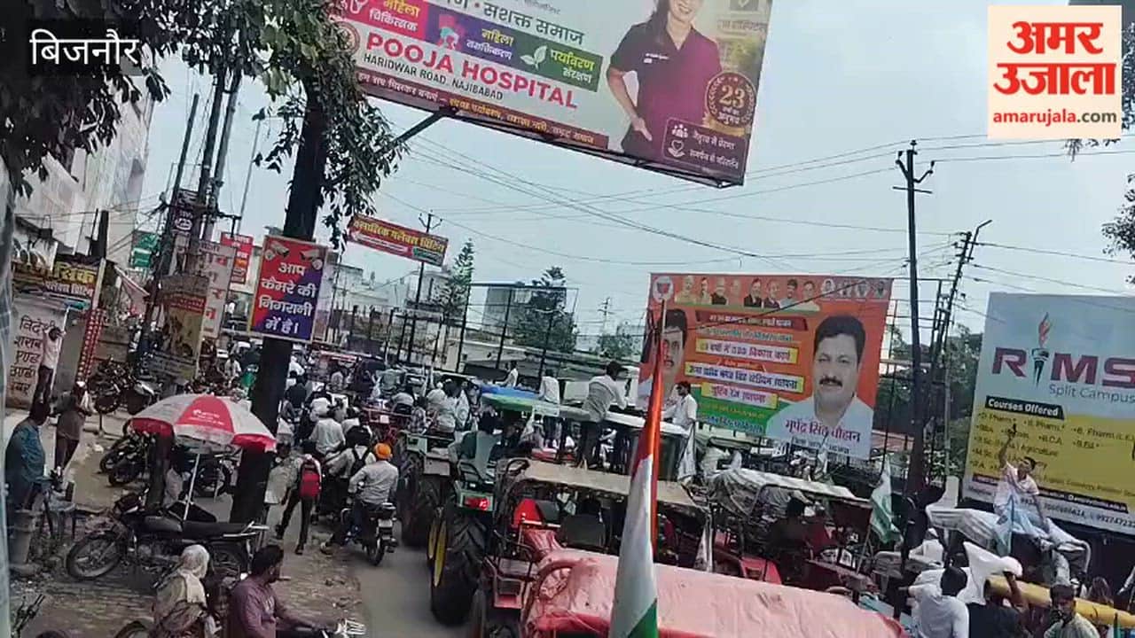 Najibabad: Farmers Protest During BKU Tractor Rally Over Traffic Jam, Sit on Road; Police Pacify Them