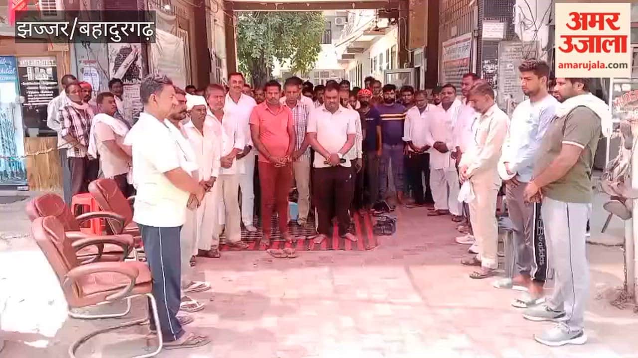 Sanitation workers in Bahadurgarh held a condolence meeting to pay tribute to their deceased colleagues and demanded financial assistance and jobs.