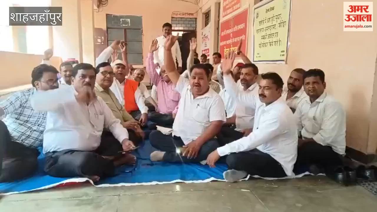 SDM-Advocate dispute Lawyers protest continues at Sadar Tehsil