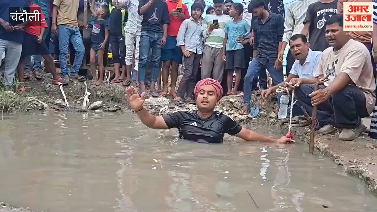 Youth stages sit-in protest climbing into sewer-filled pit chants slogans against Municipal Corporation