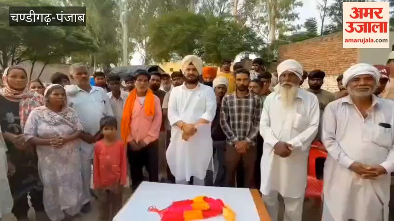 AAP listened to the problems of the people in the border village of New Bareke in Ferozepur.