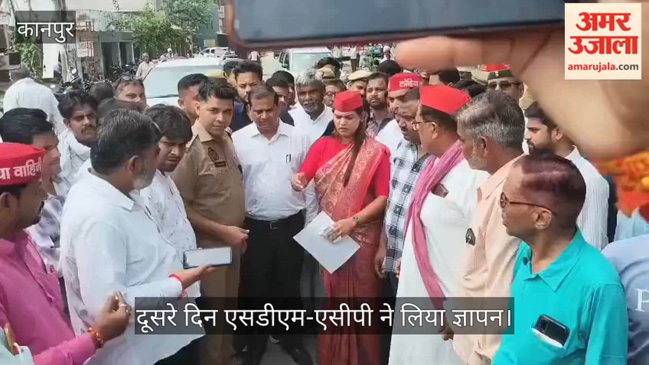 Kanpur: SP leader stages sit-in protest against shop demolition; SDM and ACP accept memorandum.
