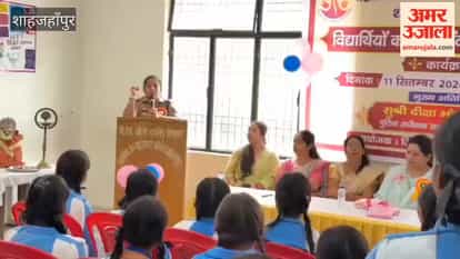 SP (Rural) interacted with female students, urging them to move forward towards progress without fear in Shahjahanpur