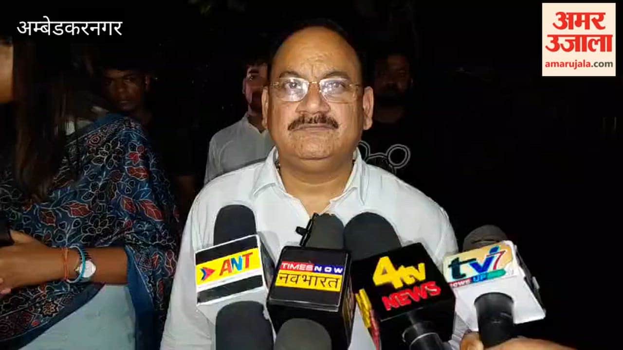 अंबेडकरनगर में सवारियों से भरी बस खंती में उतरी, आजमगढ़ से दिल्ली जा रही थी