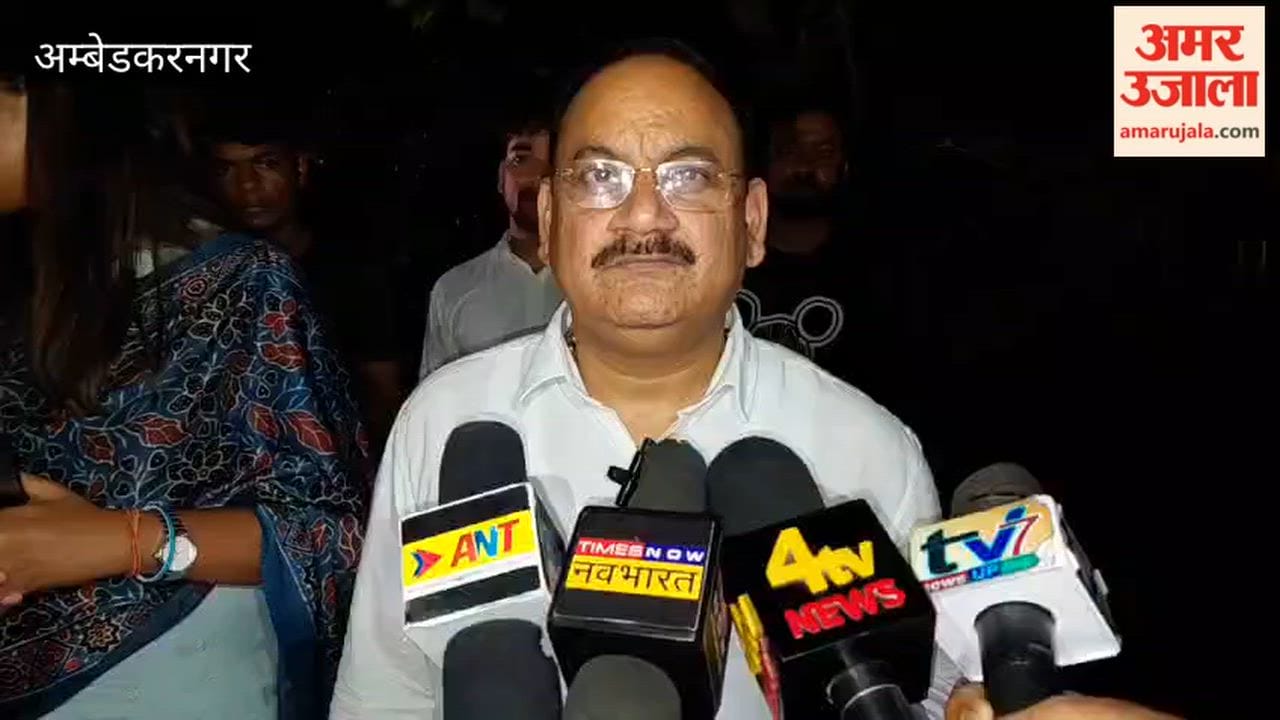 अंबेडकरनगर में सवारियों से भरी बस खंती में उतरी, आजमगढ़ से दिल्ली जा रही थी