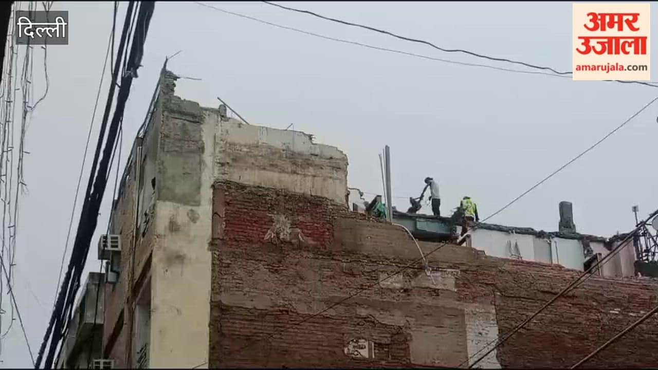 Demolition drive continued in Satya Niketan despite the rain