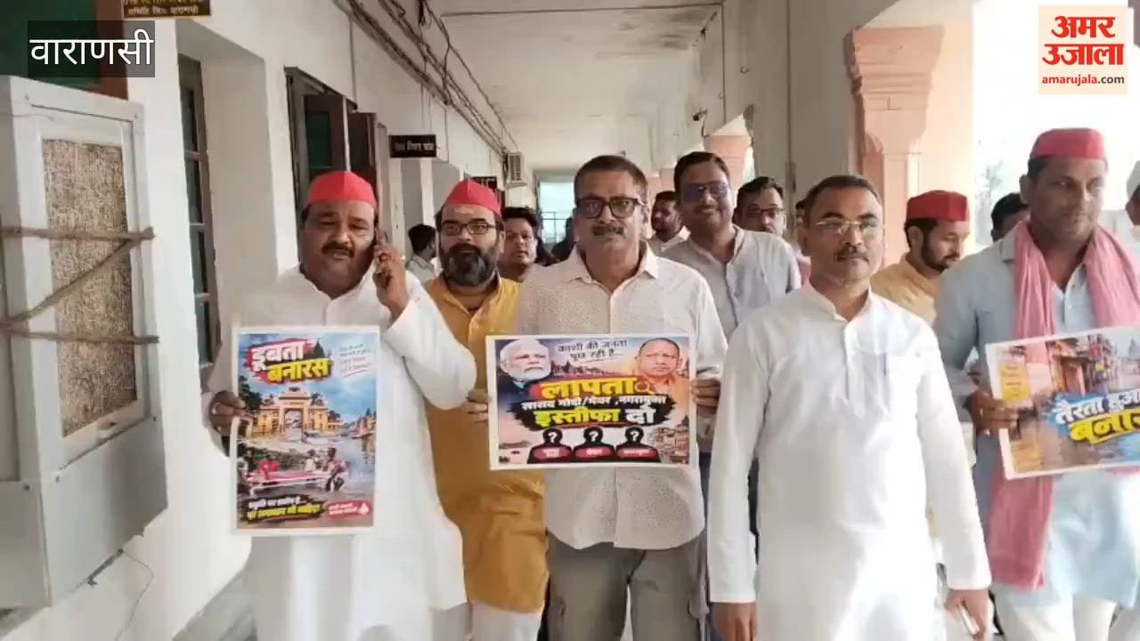SP workers submit memorandum to Municipal Commissioner regarding waterlogging clogged sewers mosquito menace