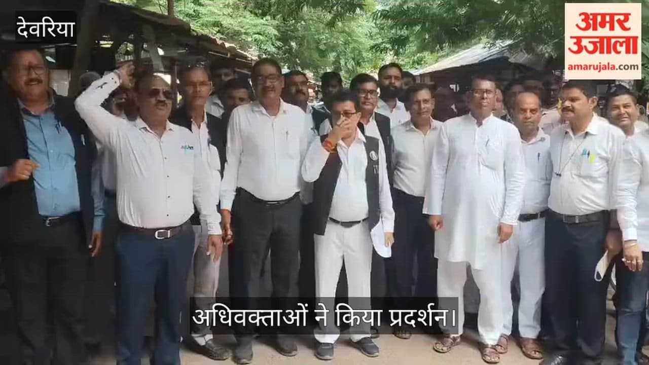 Demand for Manan Mishra's resignation; lawyers protest against corruption at the Tehsil office.