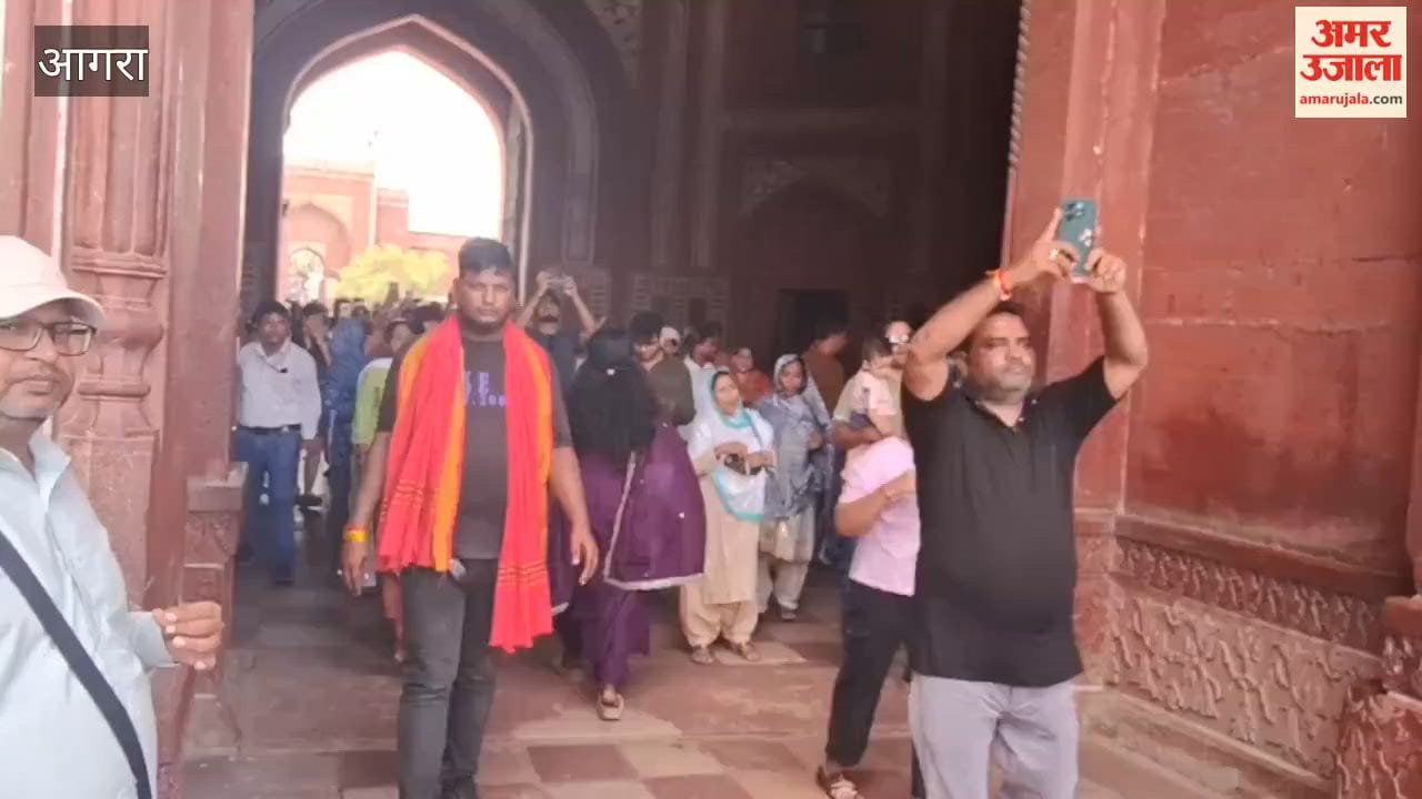 Tourists entered Taj Mahal with folded hands and without footwear video goes viral