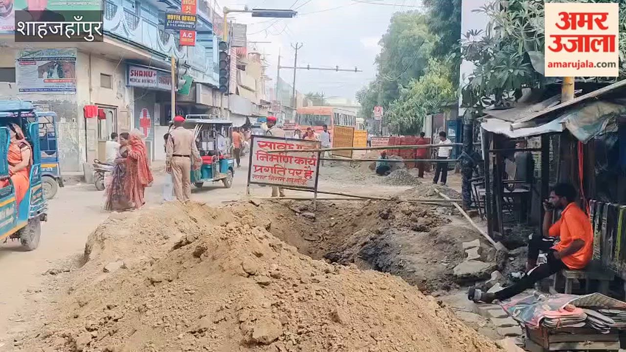 Traffic jam caused by road excavation in Shahjahanpur
