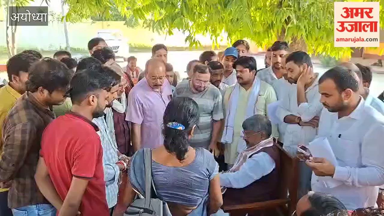 अयोध्या के रुदौली में सड़क चौड़ीकरण से प्रभावित दुकानदारों ने विधायक की चौपाल में लगाई गुहार