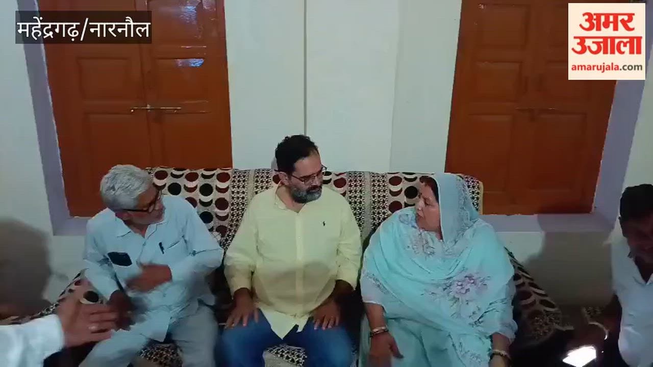 Narnaul: Former MP Brijendra Singh visited Tau Devi Lal Chowk and discussed regional issues with the people.