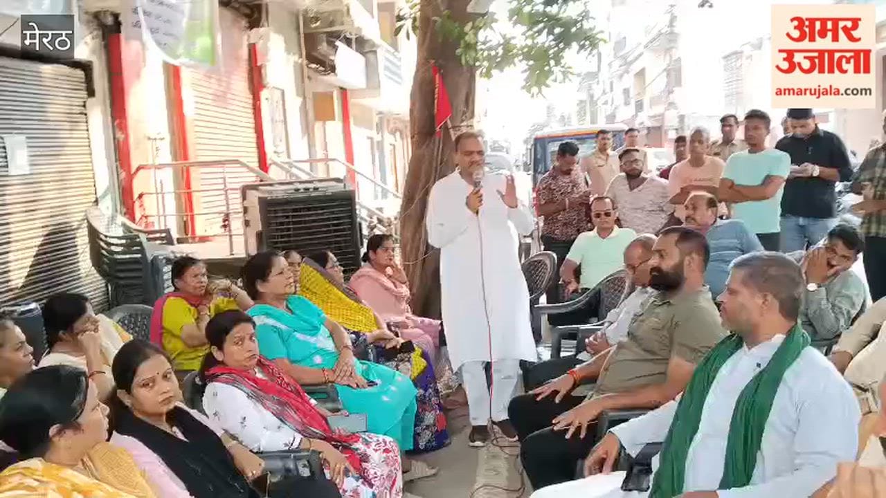 Meerut: Traders visit women staging a sit-in protest in Shastri Nagar Sector-2; call for unity.