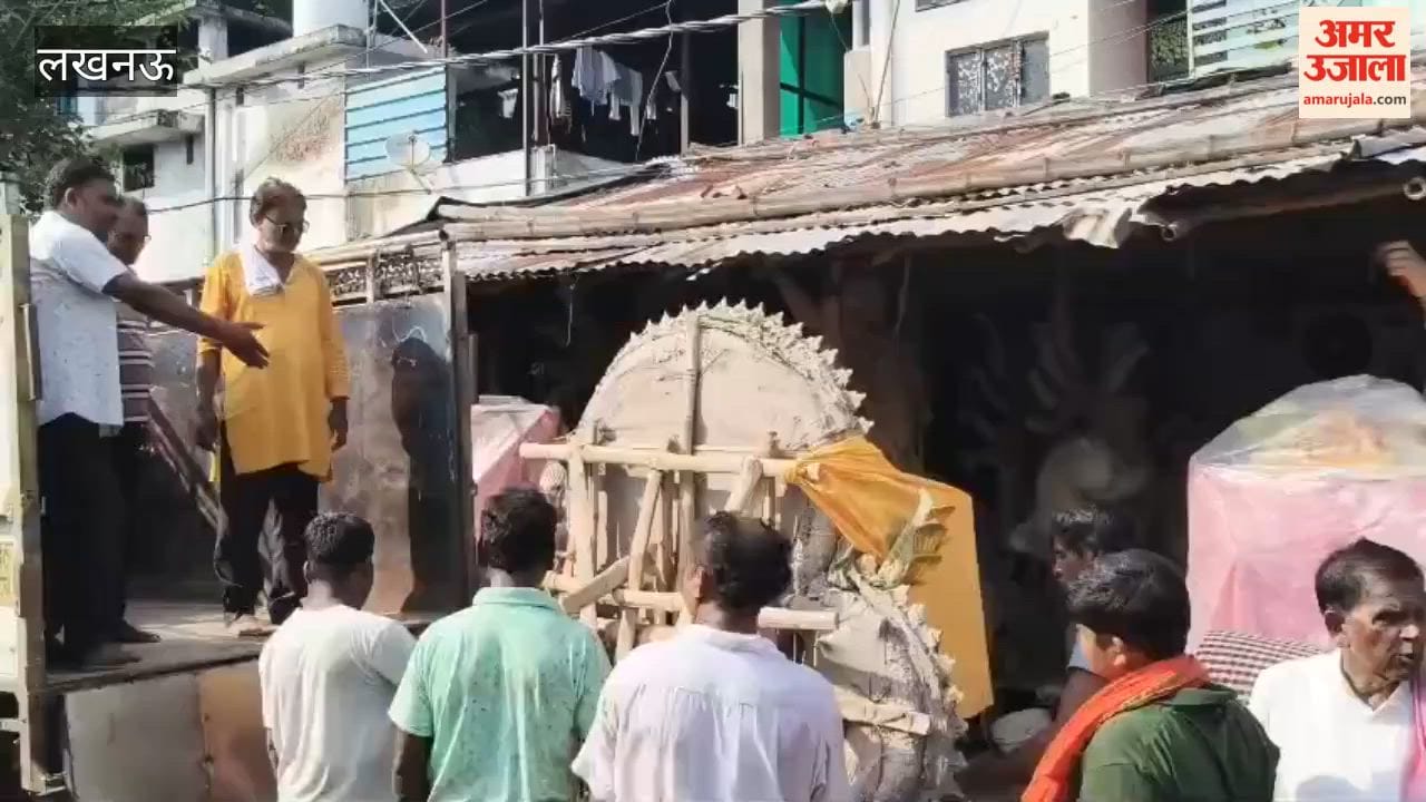 लखनऊ में गणपति बप्पा को घर ले जाने को बाजार में उमड़े श्रद्धालु