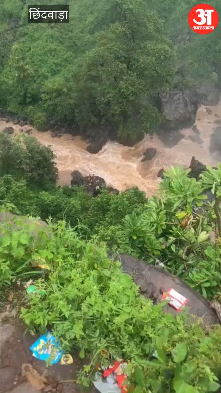 Four Nagpur youths trapped in Kukrikhapa waterfall, SDERF rescues 150 feet deep
