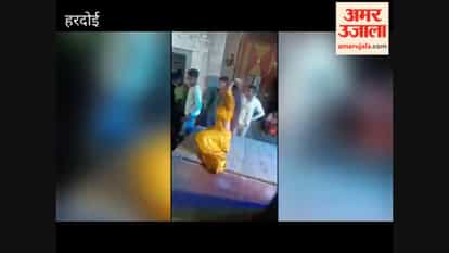 Hardoi: Mainpuri stood by her during the 'Dadhi Utsav'; Dimple Yadav won. Uproar over playing music