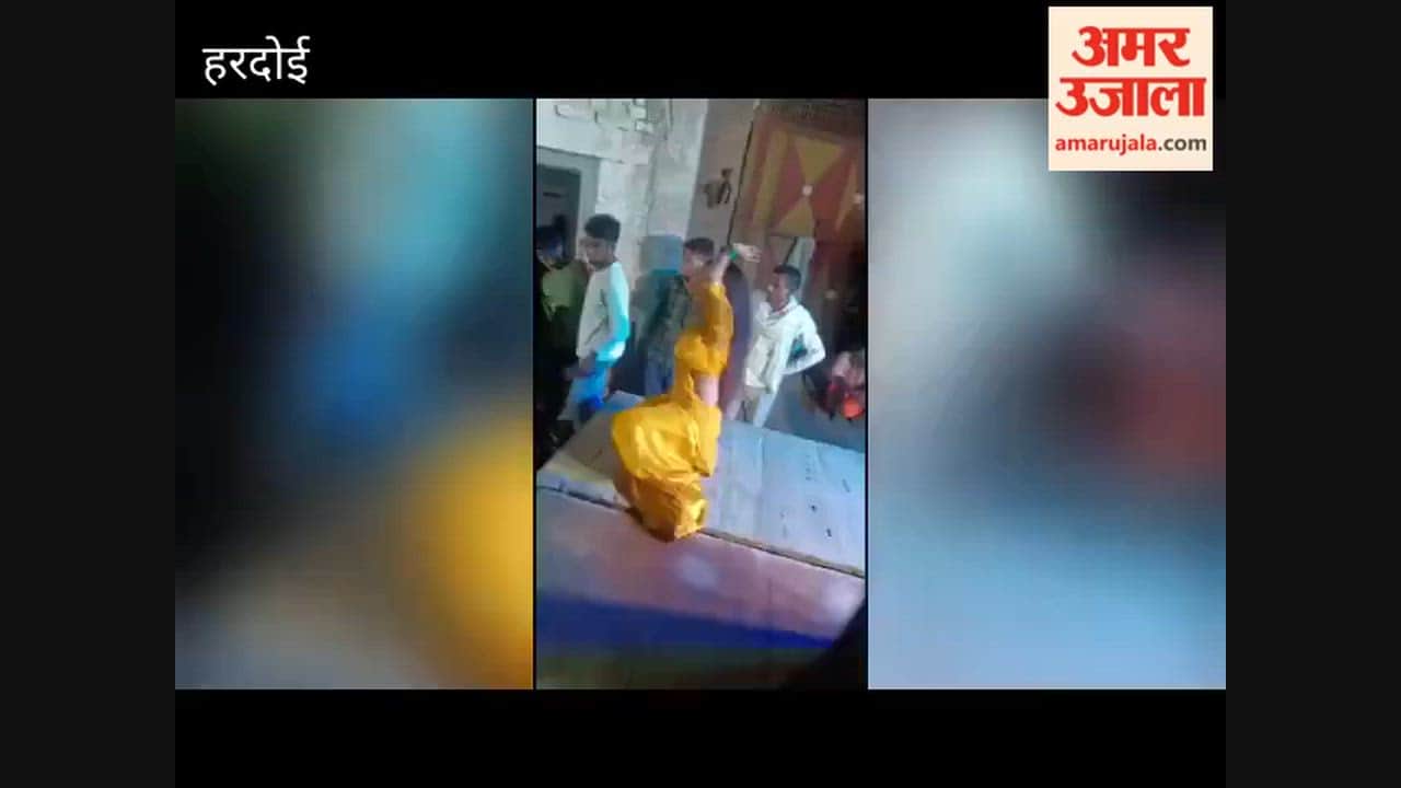 Hardoi: Mainpuri stood by her during the 'Dadhi Utsav'; Dimple Yadav won. Uproar over playing music