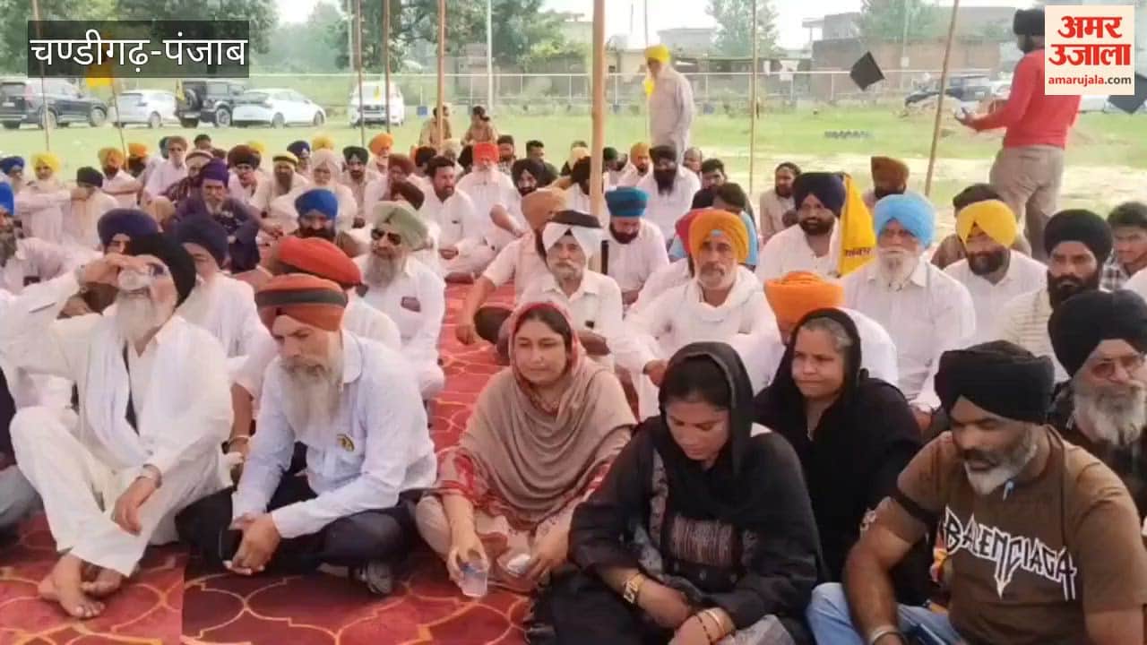 Akali Dal and 'Waris Punjab De' activists gheraoed Minister Lal Chand's house in Pathankot.