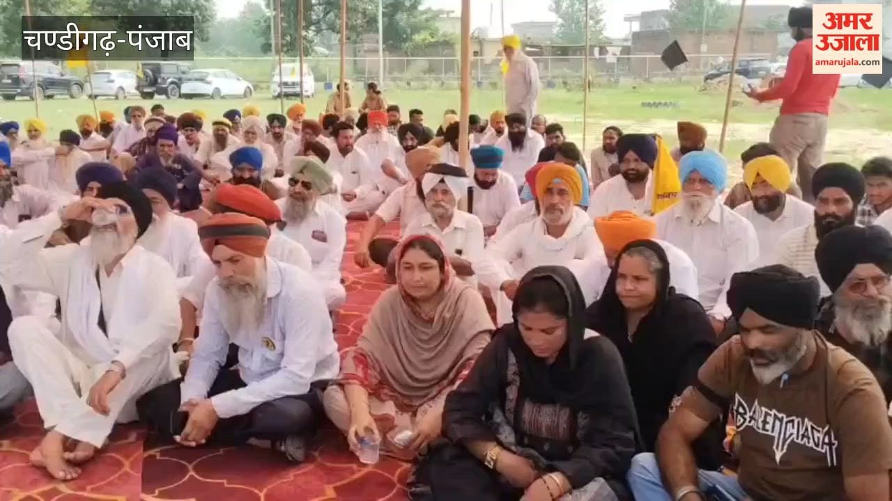Akali Dal and 'Waris Punjab De' activists gheraoed Minister Lal Chand's house in Pathankot.