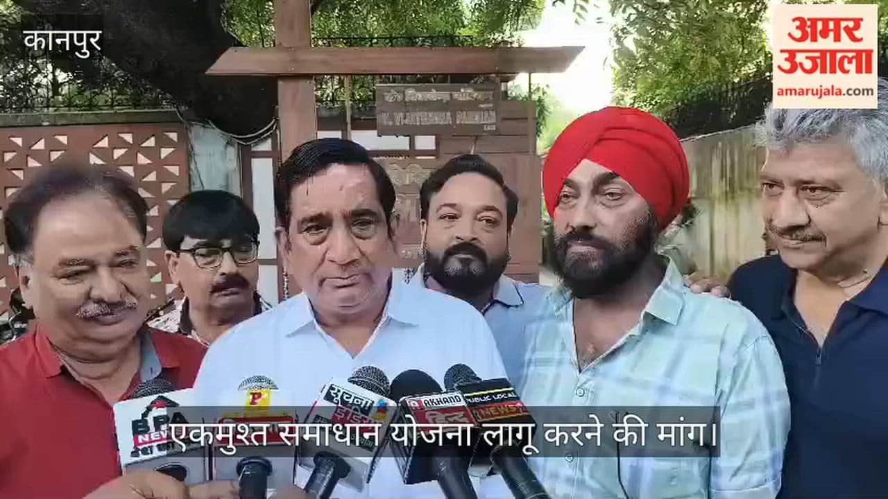 Kanpur Traders from the Uttar Pradesh Yuva Vyapar Mandal submitted a memorandum to the Divisional Commissioner